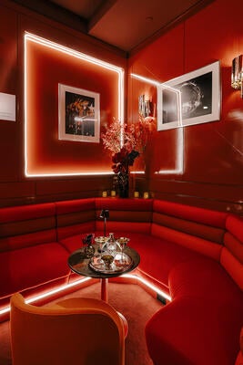 High-gloss glamour, courtesy of Benjamin Moore Advance paint